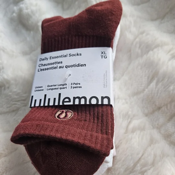 NWT Lululemon Daily Essential Quarter Socks 3 Pack Rockwood/White/Pink $38 Sz XL - Picture 4 of 10